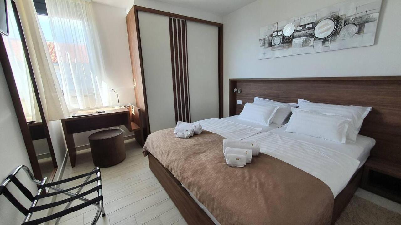 Family Friendly Apartments With A Swimming Pool Sveti Filip I Jakov, Biograd - 19325 Εξωτερικό φωτογραφία